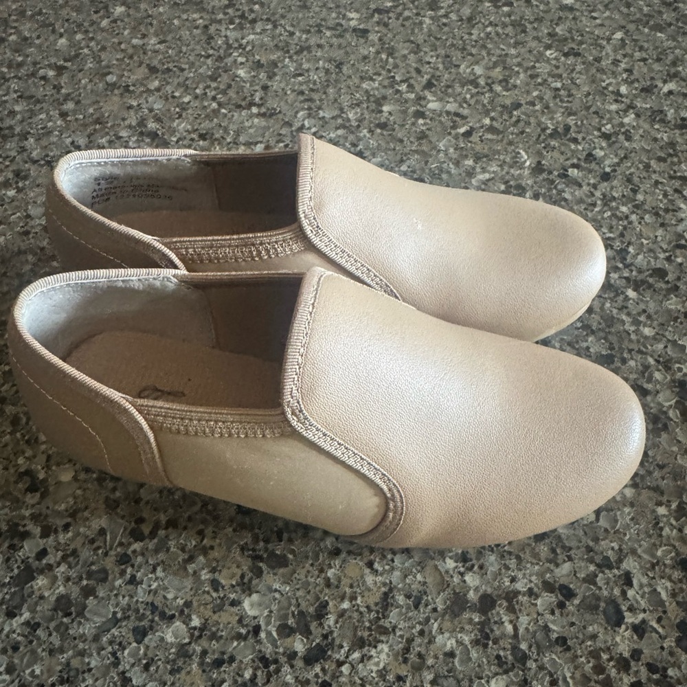 Girls tan tap shoes, size 12